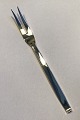 Evald Nielsen 
Sølv No 29 Meat 
Fork Measures 
22 cm(8 21/32 
in)
