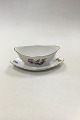 Royal 
Copenhagen 
Saxon Flower 
Light Sauce 
Boat No. 1651. 
Measures 22 cm 
/ 8 21/32 in.