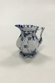 Royal 
Copenhagen 
Musselmalet 
Helblonde 
Flødekande No 
1031. 1. 
sortering. 
Måler 8 cm ( 3 
5/32 in. )