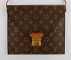 Vintage Louis 
Vuitton 
selskabstaske. 
Monogram 
canvas. 
1970'erne. 
Måler: 24 x 20 
cm.
Aftagelig ...