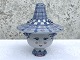 Bjørn Wiinblad, 
Figur / Vase, 
V.13 - 717, Blå 
og rosa 
dekoration, 
18cm høj, 17cm 
i diameter ...