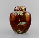 Carlton Ware, 
England. Stor 
lågkrukke i 
håndmalet 
porcelæn med 
eksotiske fugle 
og træer. ...