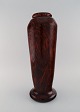 Meget stor 
Lorrain art 
deco vase i 
rødt mundblæst 
kunstglas. 
Frankrig, 
1920/30'erne.
Måler: 44 ...