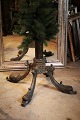 Dekorativ gammel juletræsfod i patineret bronze med fine detaljer.H:42cm. -Bund: 46x46cm. ...