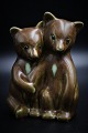 Glaseret keramik figur af 2 bjørne , design Knud Basse.Højde:16,5cm.