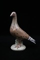 Royal Copenhagen porcelain pigeon.
Decoration number: 2932/3510. 
Height: 20,5cm. 
Staff sales.