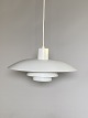 PH 4/3 pendel lampe med skærme af hvidlakeret aluminium, Udført hos Louis Poulsen. Diameter 40 ...