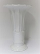 Royal Copenhagen. Hvid vase. Højde 27 cm. Model 869. (3 sortering)