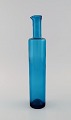 Nanny Still (1926-2009) for Riihimäen Lasi. Vase / flaske i blåt mundblæst kunstglas. Finsk ...