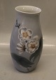 B&G 341-5249 
Vase  med 
blomster 21.3 
cm Bing & 
Grøndahl I fin 
og hel stand. 
