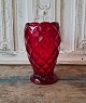 Vase i rubinrødt glas fra Fyens Glasværk 1924Højde 18 cm.