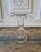 1800tals Rakker 
glas med hul 
stilk
Fremstår med 
en lille 
ujævnked på 
glassets kant - 
se ...