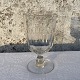 Vin glas med slibninger, 13,5cm høj, 7,5cm i diameter *Pæn stand*