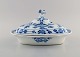 Antik Stadt 
Meissen 
Løgmønstret 
lågterrin i 
håndmalet 
porcelæn. 
Tidligt 
1900-tallet.
Måler: 28 ...