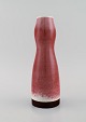 Liisa Hallamaa for Arabia. Unika vase i glaseret keramik. Smuk glasur i sarte røde nuancer og ...
