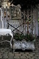Stor gammel fransk blomster jardiniere i jern med fin patina.H:30cm. L:55cm. ...