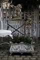 Stor gammel 
fransk blomster 
jardiniere i 
jern med fin 
patina.
H:30cm. 
L:55cm. ...