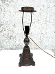 Metal bordlampe 
med skønvirke 
mønster på 
siderne, 46cm 
høj, 15cm bred 
*Pæn stand*
