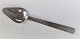 Georg Jensen. 
Sølvbestik 
(925). 
Bernadotte. 
Grapeske. 
Længde 15,6 cm.