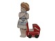 Royal 
Copenhagen 
miniature 
figur, pige med 
rød barnevogn.
Dekorationsnummer 
014.
1. ...