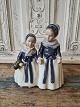 Royal 
Copenhagen 
figur 
Amagerpiger på 
indkøb 
No. 1316
Højde 19 cm.
Design: Lotte 
Benter
1. ...