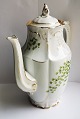 Porcelain 
coffee pot from 
Bing & Grondahl 
from the end of 
the 19th 
century. 
Decorated with 
...