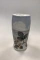 Bing og 
Grøndahl Art 
Nouveau Vase 
med Blomster 
No. 4445 / 95.
Måler  27cm / 
10.63 inch