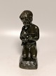 Just Andersen figur af diskometal siddende dreng med bamse 
nr. D2320