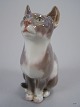Dahl Jensen 
1329 Siddende 
Kat  1. Sort.  
H: 9,5 cm.