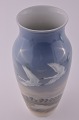 Royal 
Copenhagen. 
Stor fin vase 
Vase dekoreret 
med svaner nr. 
1955-137. højde 
31,5 cm. 1. ...