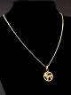 14 karat guld 
kæde 52 cm. og 
vædder vedhæng 
1,5 cm. emne 
nr. 492364
Lager:1