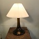 Le Klint 343 bordlampen i klassisk designet, Formgivet i 1948 af Biilmann-Petersen. Lampen er ...