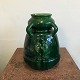 Stor lertøjs 
vase fra S:t 
Eriks i Upsala 
med grøn 
glasur, 4 hanke 
og relief motiv 
af 3 ugler på 
...