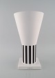 Le Dauphin, 
Frankrig. Stor 
vase i glaseret 
keramik. 
1970/80'erne.
Måler: 37,5 x 
21 cm.
I flot ...