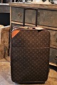 Louis Vuitton 
rejse Trolley i 
Monogram 
Macassar Canvas 
i rigtig fin 
stand og fin 
patina. Næsten 
...