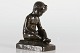 Just Andersen 
og E. Borch 
(1869-1950)
Nøgen siddende 
dreng af 
patineret disco 
metal
Sign. E. ...