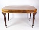 Spisebord / skrivebord i mahogni med udskæringer på benene fra perioden senempire fra omkring ...