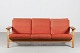 Hans J. Wegner (1914-2007)Sofa GE 290 3. personers tegnet i 1953Fremstillet af massiv ...