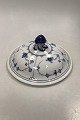 Royal 
Copenhagen 
Musselmalet 
Riflet Låg No. 
397
Has small chip 
on the inside 
of the lid