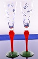 Anne Nilsson, 
geboren 1953, 
entwarf 1992 
Clown-Glas. 
Orrefors-Glas, 
Schweden. 
Sektglas roter 
...