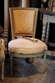 Gammel fransk 1800 tals Louis Seize stol i sart lys grøn farve med super fin patina. Stolen ...