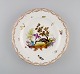 Antik og 
sjælden Meissen 
porcelænstallerken 
med håndmalede 
fugle, insekter 
og 
gulddekoration. 
...