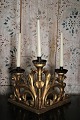 Old French altar candlestick (corner candlestick) in gilded wood 
with fine decorations, candle holder in metal and room for 3 candles.
H:32cm.