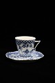 Royal 
Copenhagen 
Musselmalet 
Helblonde 
chokoladekop 
med underkop. 
Dekorations 
nummer: 1/1036. 
...