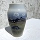 Royal 
Copenhagen, 
Vase med 
landskabsmotiv, 
15,5cm høj, 9cm 
i diameter, 
1.sortering 
*Perfekt stand*