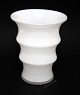 Holmegaard, 
Karen Blixen 
opalinehvid 
vase, designet 
af Anja Kjær i 
2000. Vasens 
form er ...