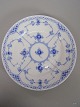 R.C. 1/574 
Musselmalet 
Halvblonde 
Kagetallerken
1. sort.  D: 
17,2 cm.