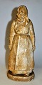 Ølsgaard, Elias 
(1887 - 1964) 
Danmark: Kvinde 
i egnsdragt. 
Signeret: Elias 
Ølsgaard 1913. 
Figur ...