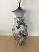 Stor kinesisk 
porcelæns vase 
omlavet til 
bordlampe.
Kina 19/20 
årh.
Polykromt 
dekoreret med 
...