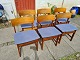 6 Spisebordsstole fra 1970´erne i mahogni med sæder i blåt stof. Fremstår udmærket stabile dog ...